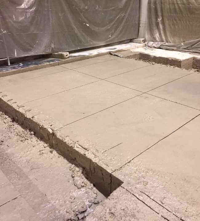 Geschnittener Betonboden mit sauberen Feldern