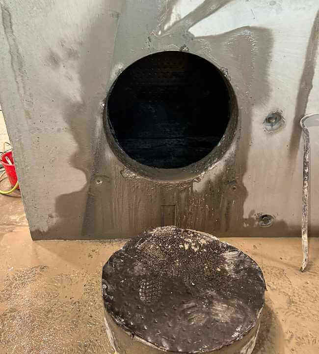 Großer Kernbohrdurchbruch in Beton
