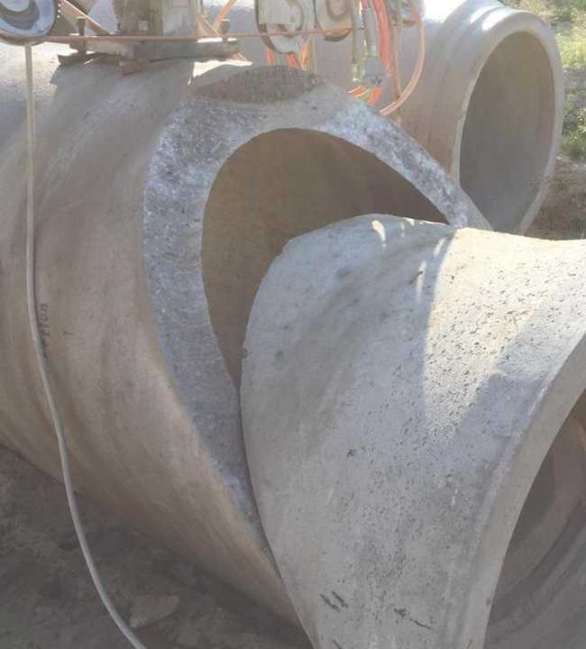 Geschnittenes Betonrohr auf einer Baustelle